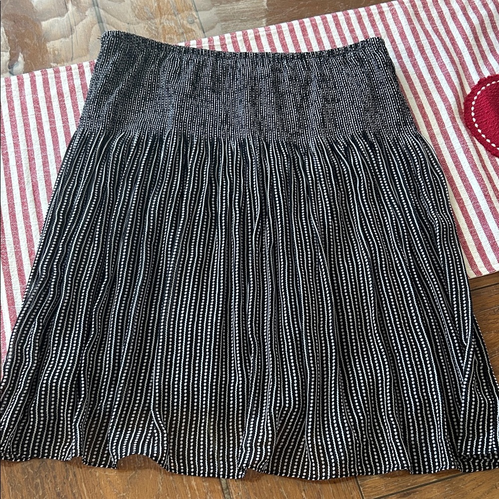 Elegant Max Studio Black and White Women's Skirt